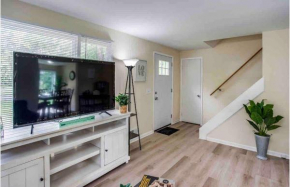 Cozy Home Steps to RIT by UofR Airport DWTN with AC